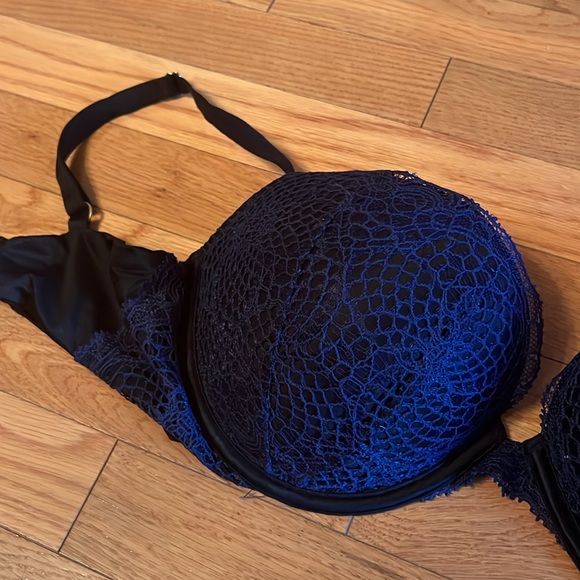 Victoria Secret Bra - Picture 2 of 5